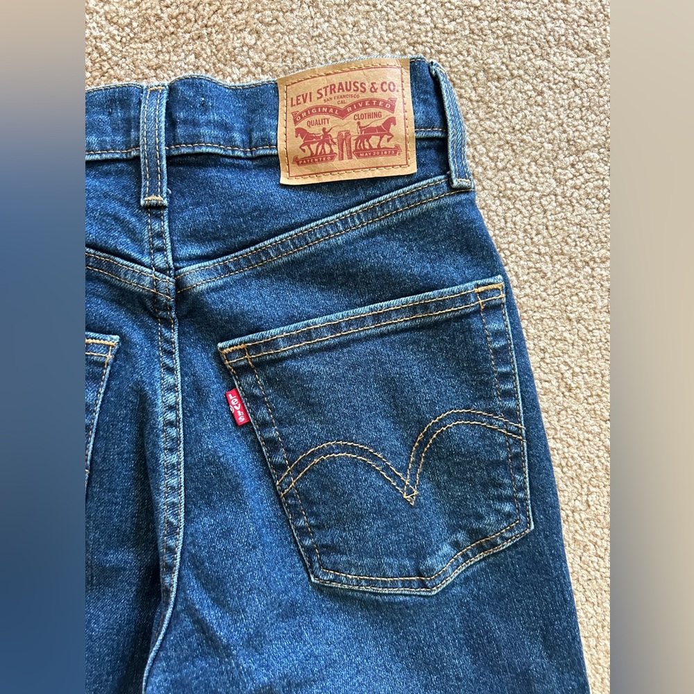 Levi’s High Waisted Crop Flare - Picture 7 of 10